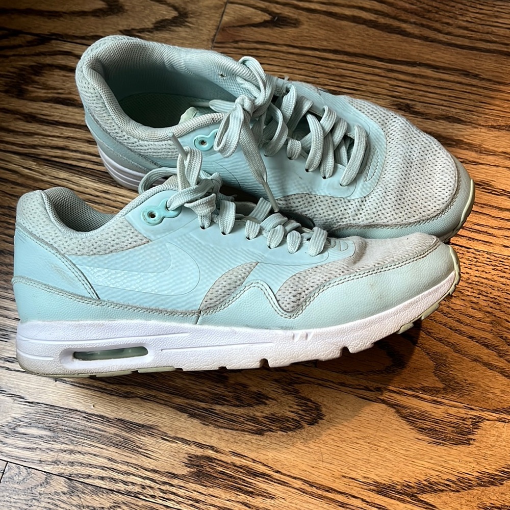 Nike shoes -Nike Air Max -mint green - size 8